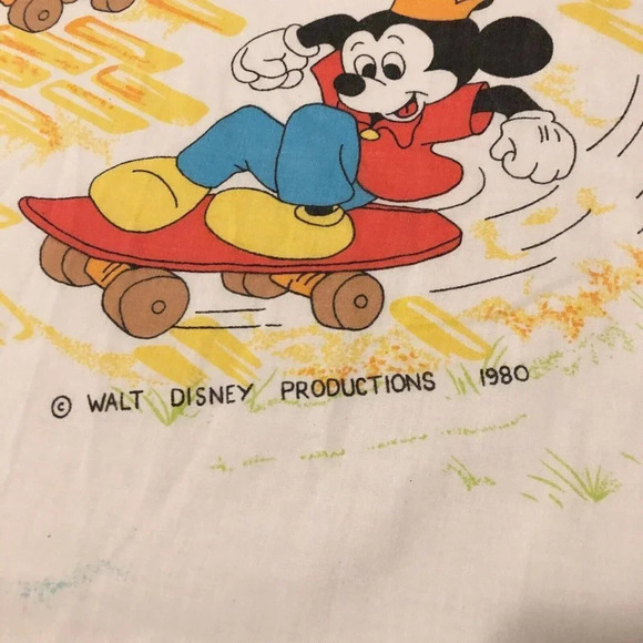 Vtg 1980 Walt Disney Twin Flat Sheet  Esmond Mickey and Friends Rollerskating - Picture 7 of 16